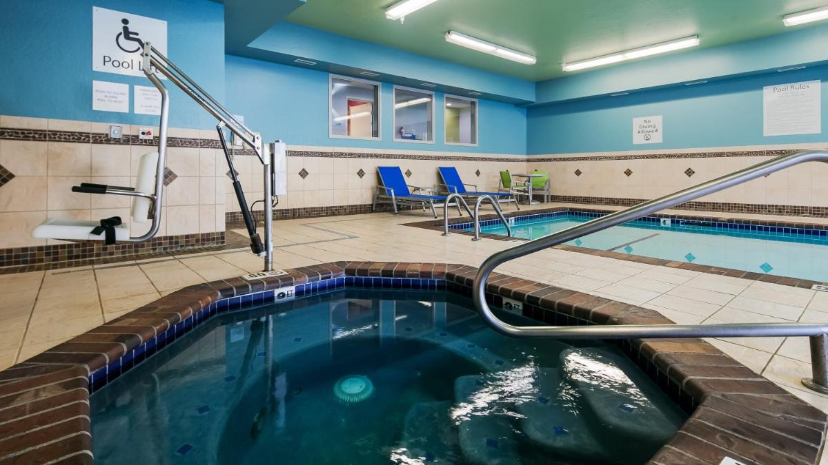 Holiday Inn Express Hotel & Suites Everett by IHG - Housity