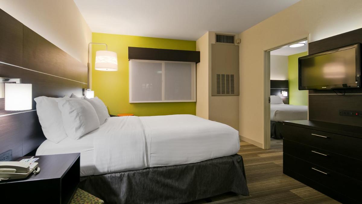 Holiday Inn Express Hotel & Suites Everett by IHG - Housity