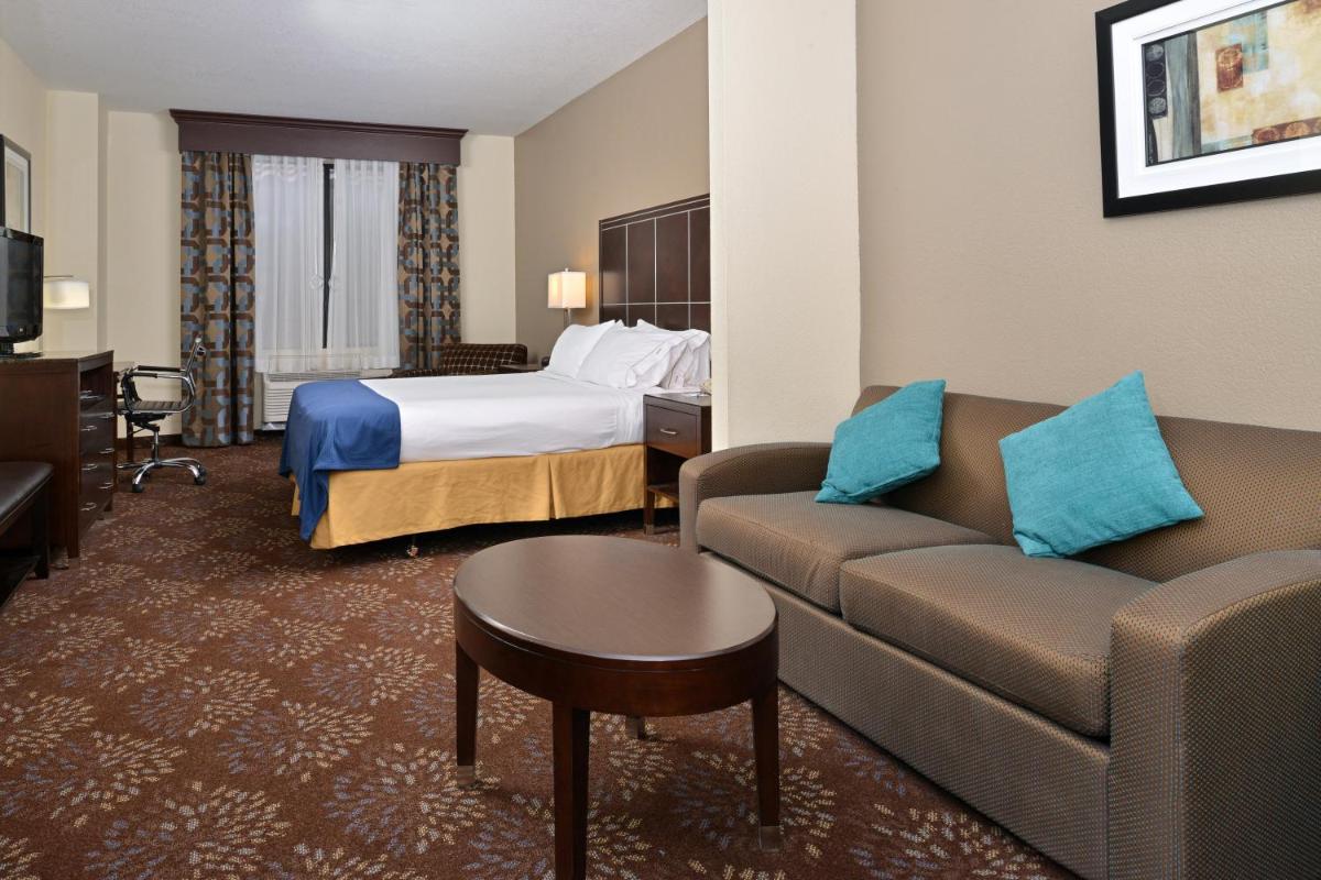 Hampton Inn & Suites Cathedral City - Housity