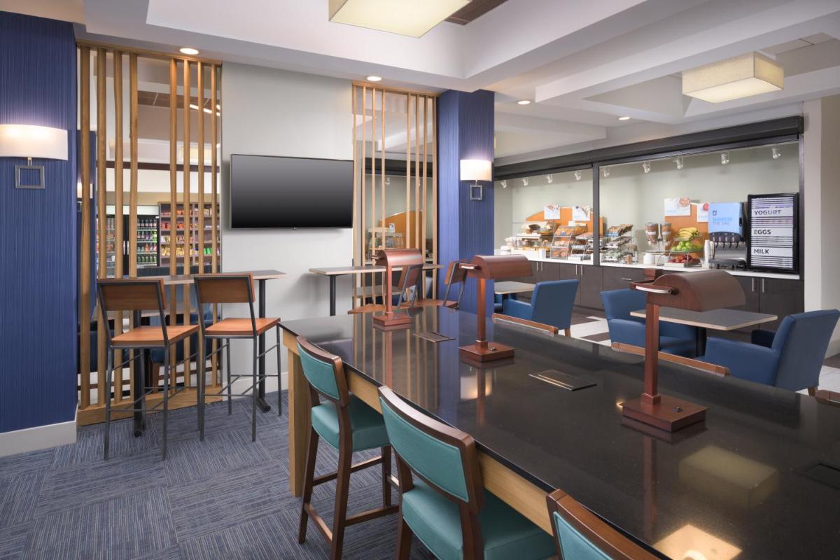 Holiday Inn Express Hotel & Suites Chattanooga Downtown, an IHG Hotel - Housity