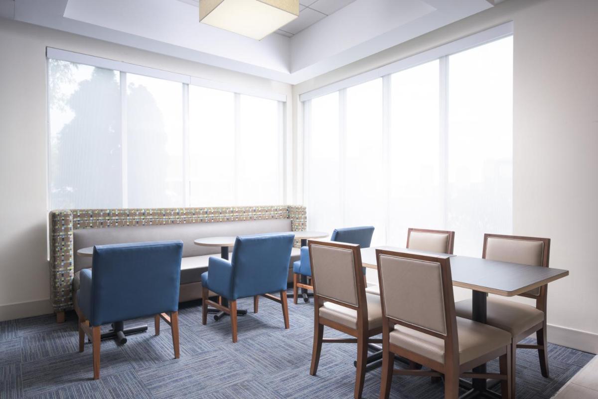Holiday Inn Express Hotel & Suites Chattanooga Downtown, an IHG Hotel - Housity