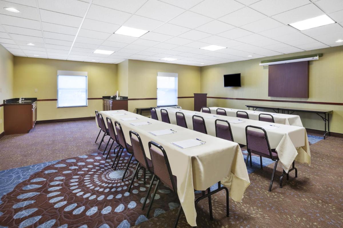Holiday Inn Express Hotel & Suites Circleville by IHG - Housity