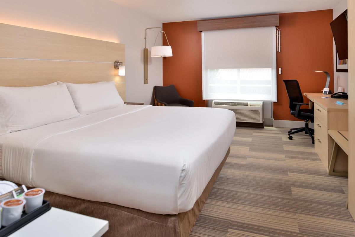 Holiday Inn Express Hotel & Suites Cincinnati - Mason, an IHG Hotel - Housity