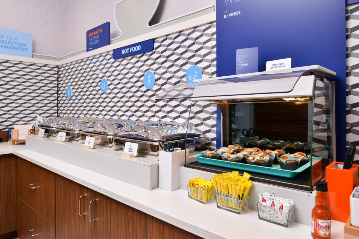Holiday Inn Express Hotel & Suites Cincinnati - Mason, an IHG Hotel - Housity