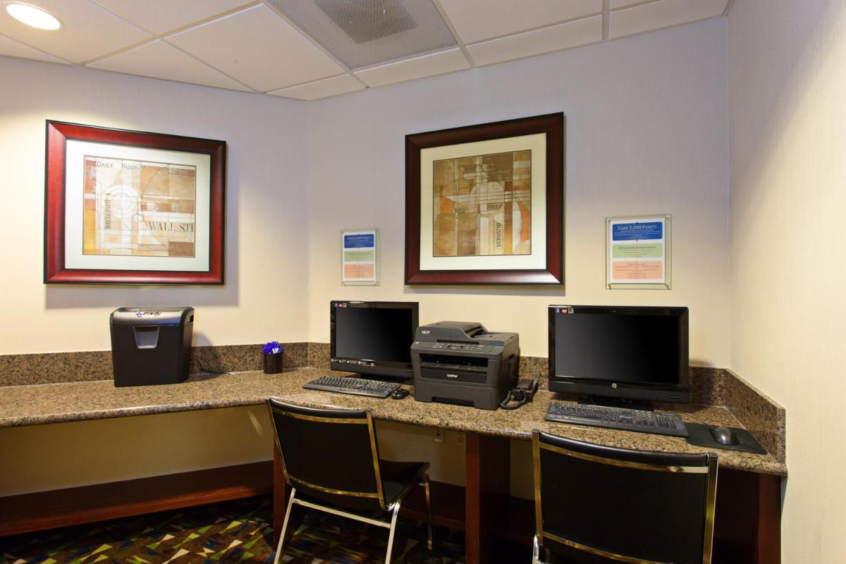 Holiday Inn Express Hotel & Suites Twentynine Palms, an IHG Hotel - Housity