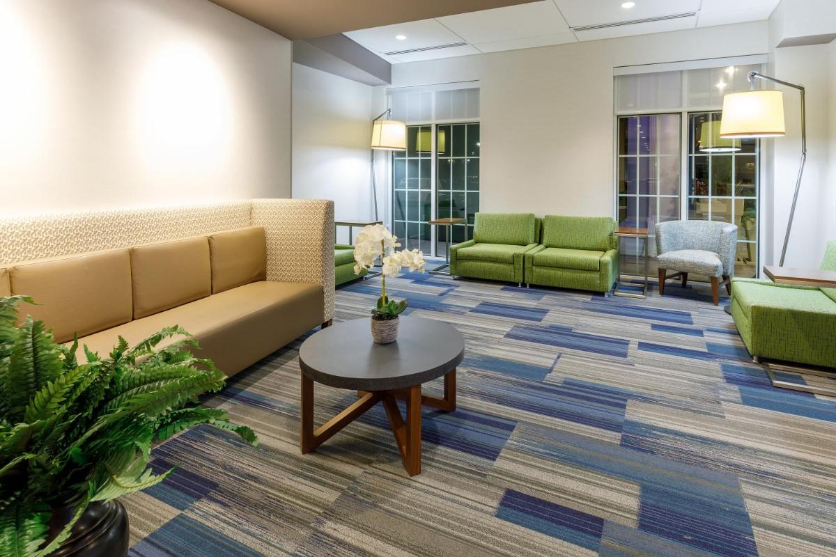 Holiday Inn Express & Suites - Sturbridge, an IHG Hotel - Housity