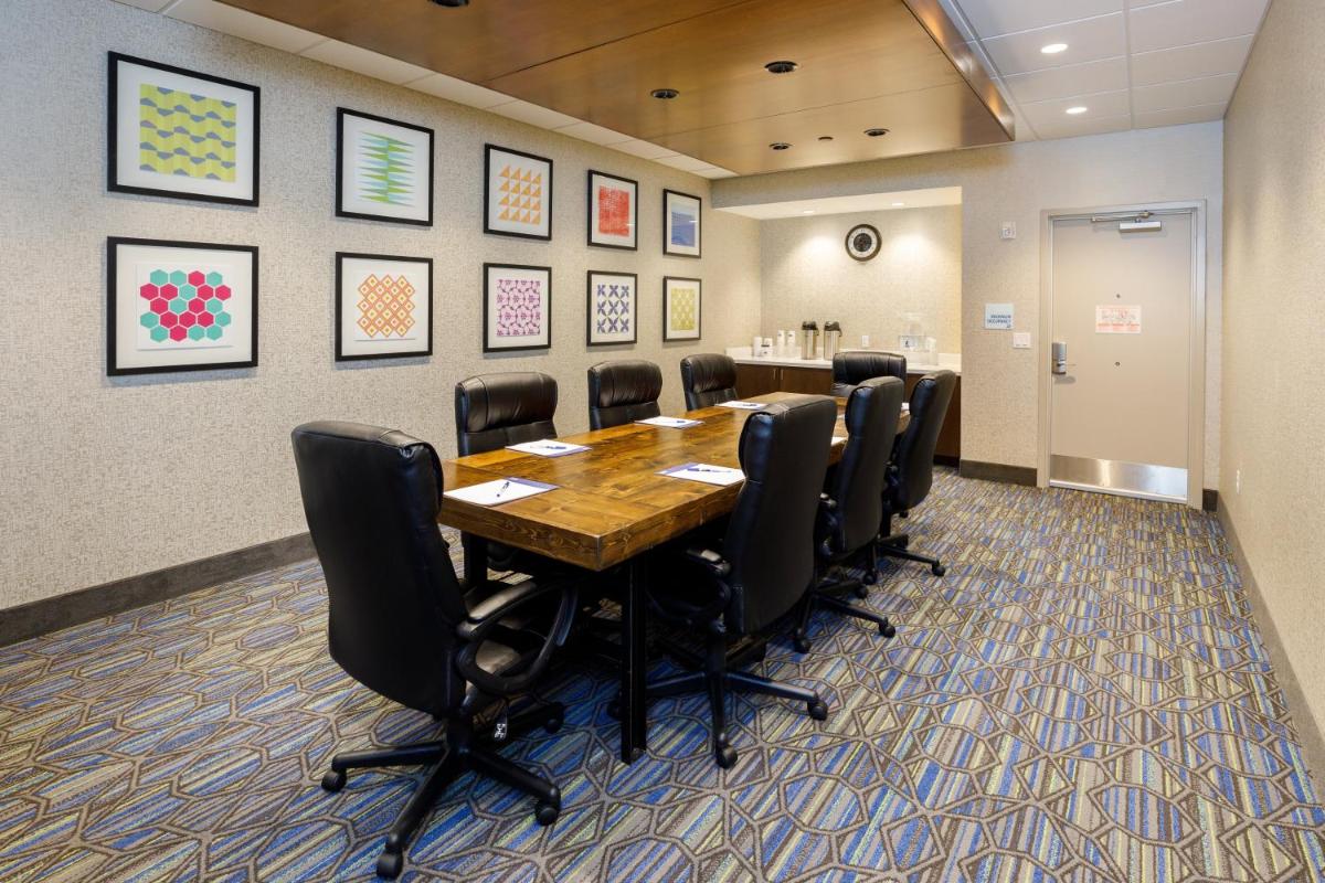 Holiday Inn Express & Suites - Sturbridge, an IHG Hotel - Housity