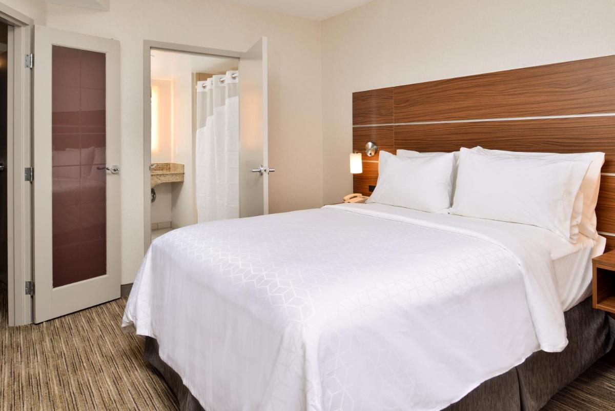 Holiday Inn Express & Suites Buffalo Downtown, an IHG Hotel - Housity