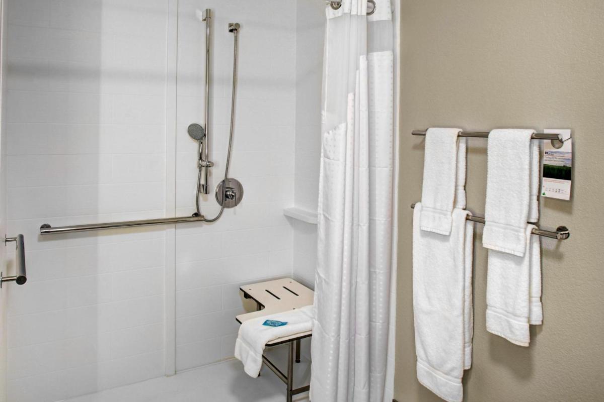 Holiday Inn Express & Suites Coldwater by IHG - Housity