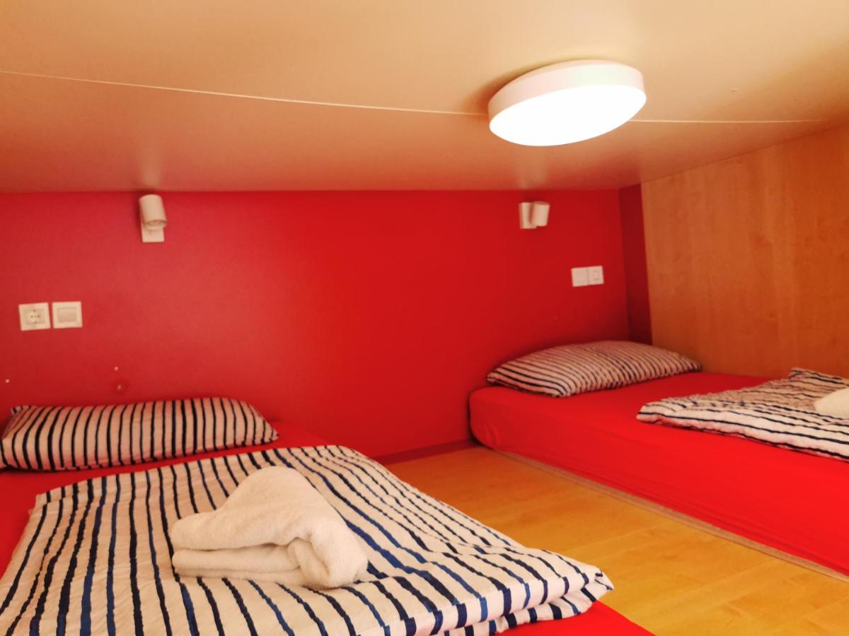 Cube studio by the river (with free bike rental) - Housity