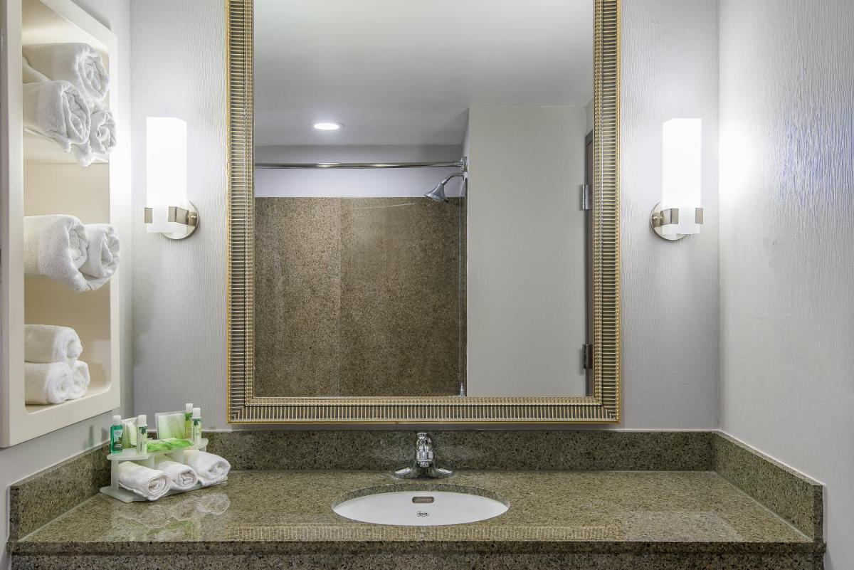 Holiday Inn Express & Suites Cooperstown by IHG - Housity