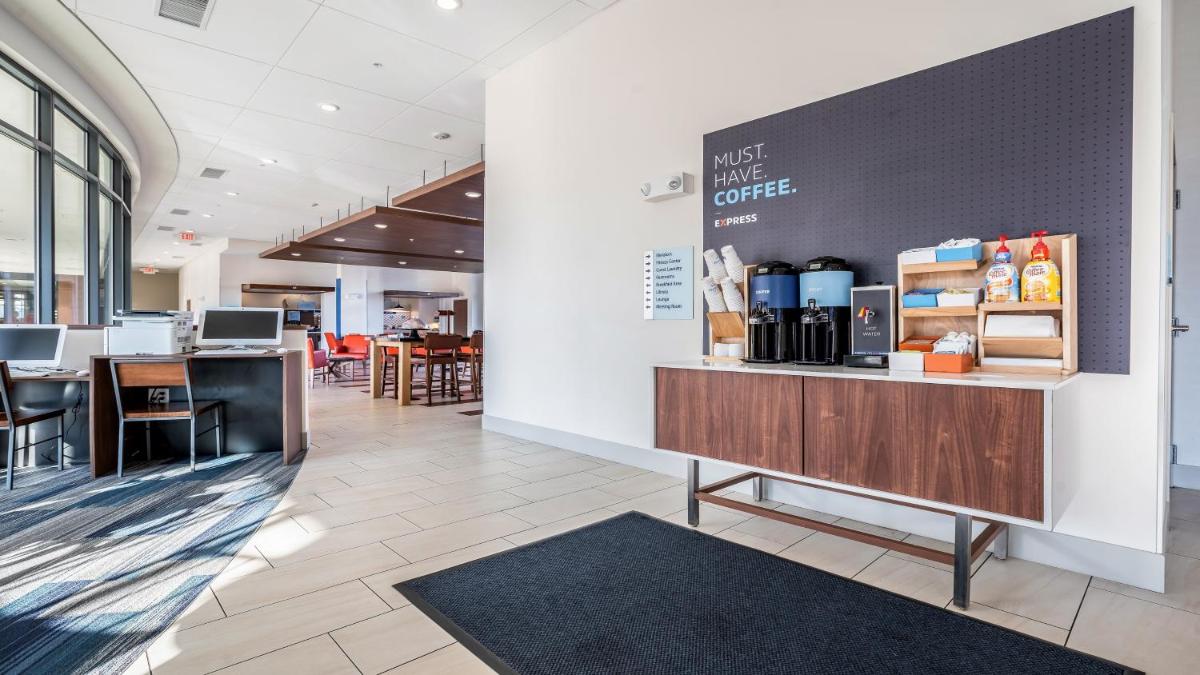 Holiday Inn Express & Suites Platteville by IHG - Hizvo