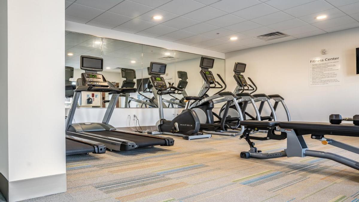 Holiday Inn Express & Suites Platteville, an IHG Hotel - Housity