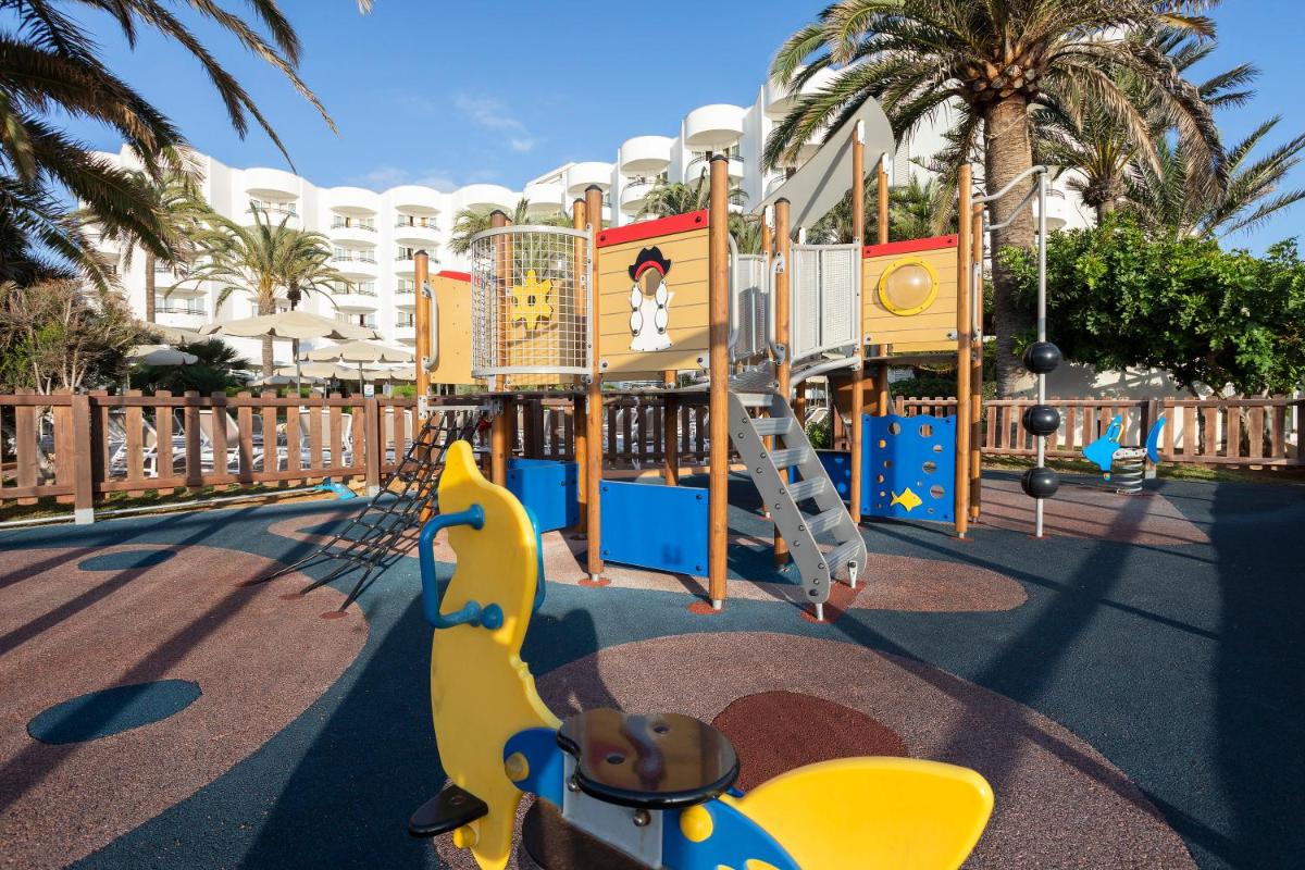 Zona de juegos infantil en Hipotels Dunas Aparthotel