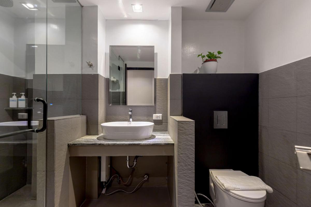 Draper Hotel Makati - Housity