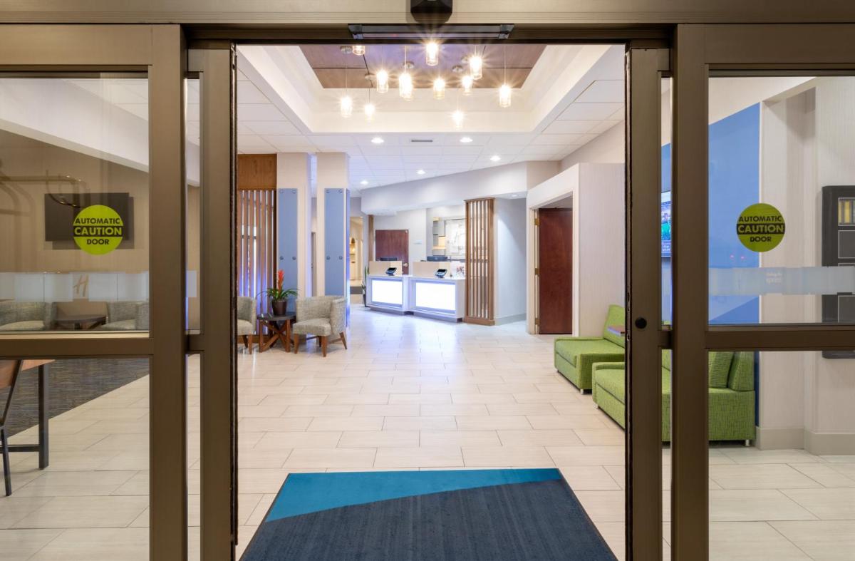 Holiday Inn Express Hotel & Suites Minneapolis-Downtown Convention Center, an IHG Hotel - Housity