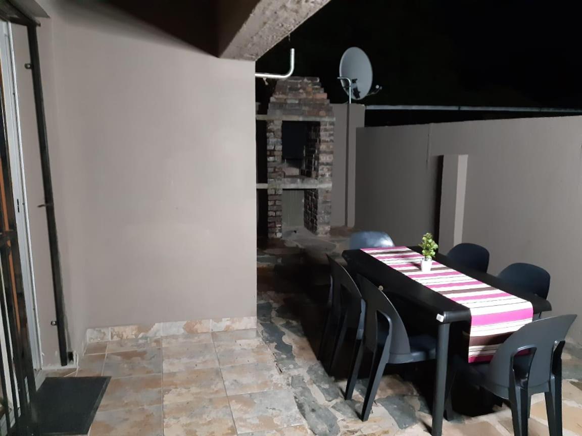 Roos Getaway Apartments #4 - Housity