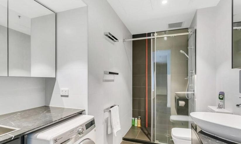 Luxury 2 bdrm in Watson at Walkerville with Balcony, FREE carpark, near Adelaide CBD - Housity