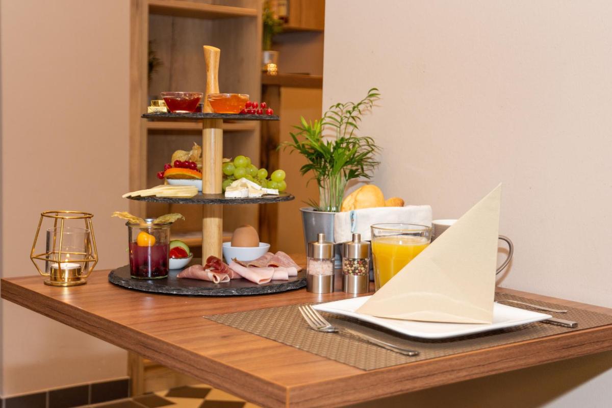 LOK - Die Pension - Das Restaurant - Housity