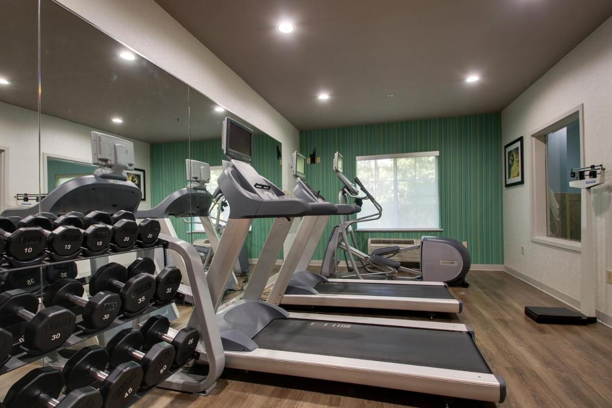 Holiday Inn Express Hotel & Suites Middleboro Raynham by IHG - Housity