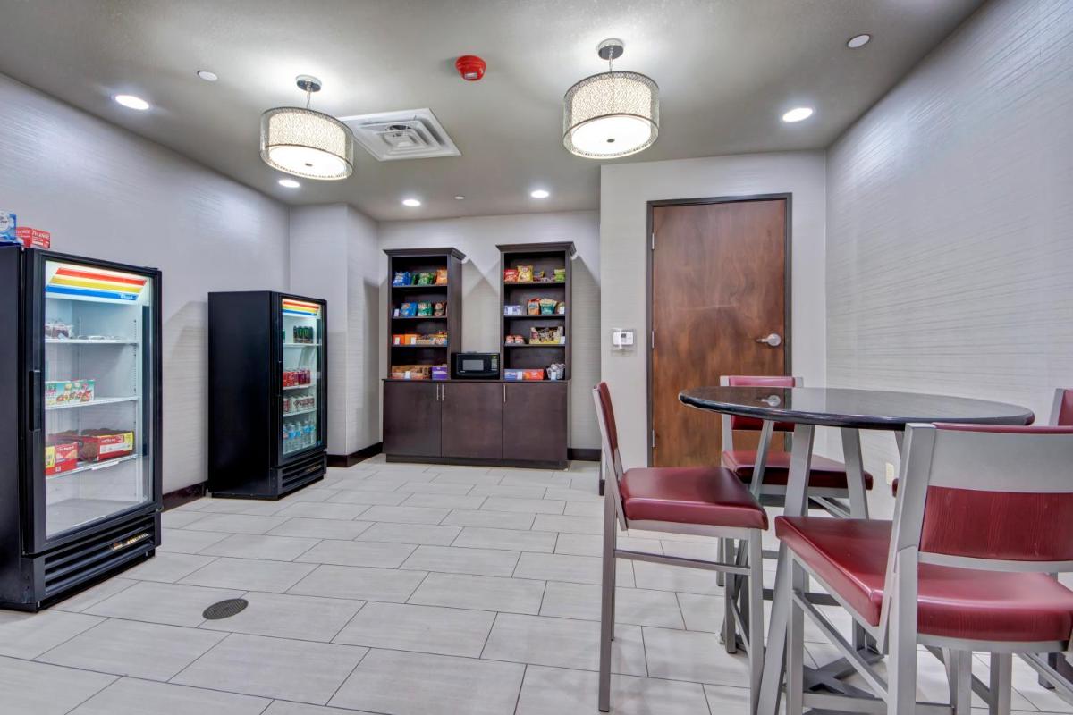 Holiday Inn Express and Suites Oklahoma City North, an IHG Hotel - Housity