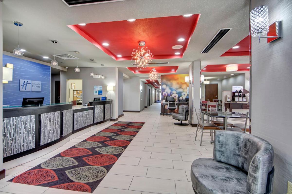 Holiday Inn Express and Suites Oklahoma City North, an IHG Hotel - Housity