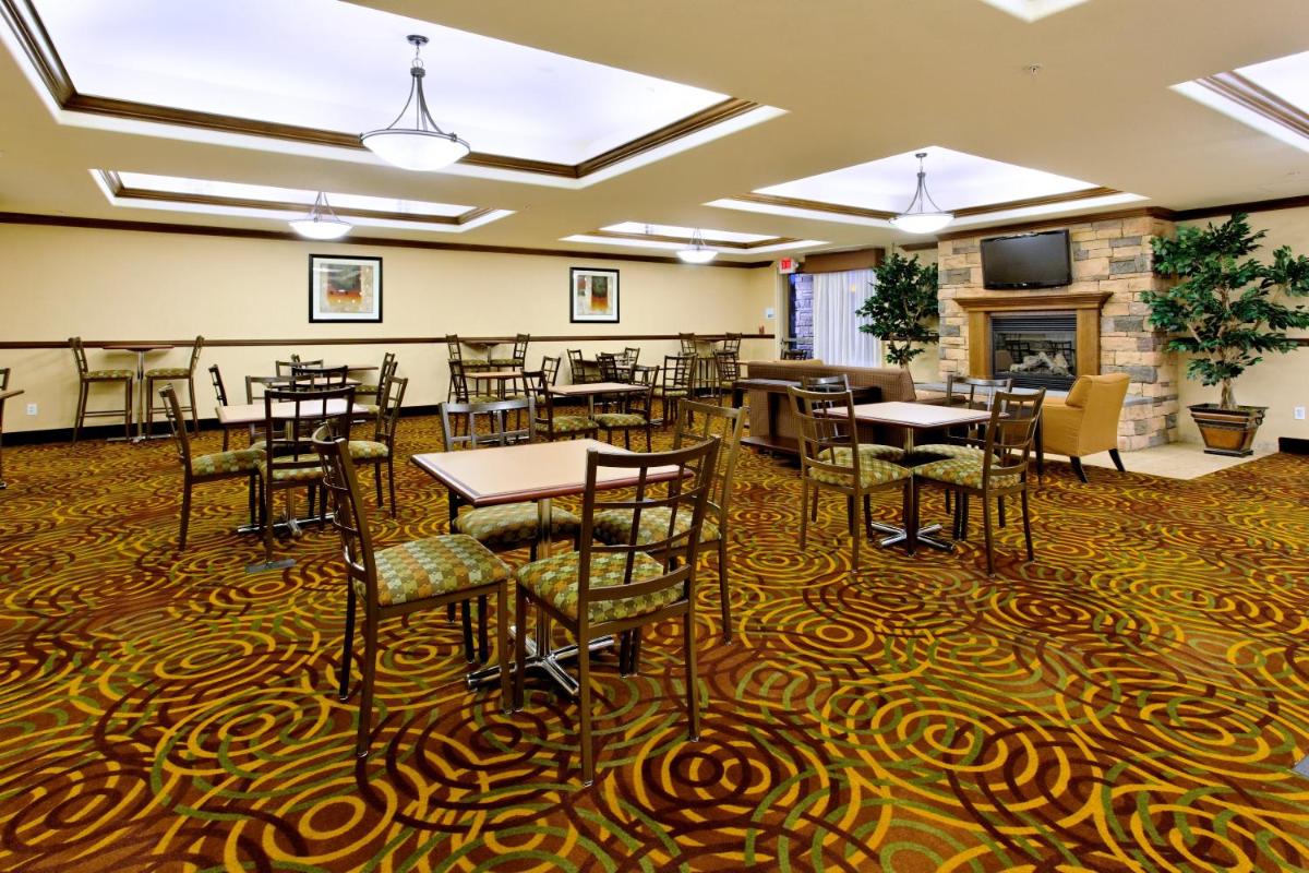 Holiday Inn Express Fresno Northwest - Herndon by IHG - Housity