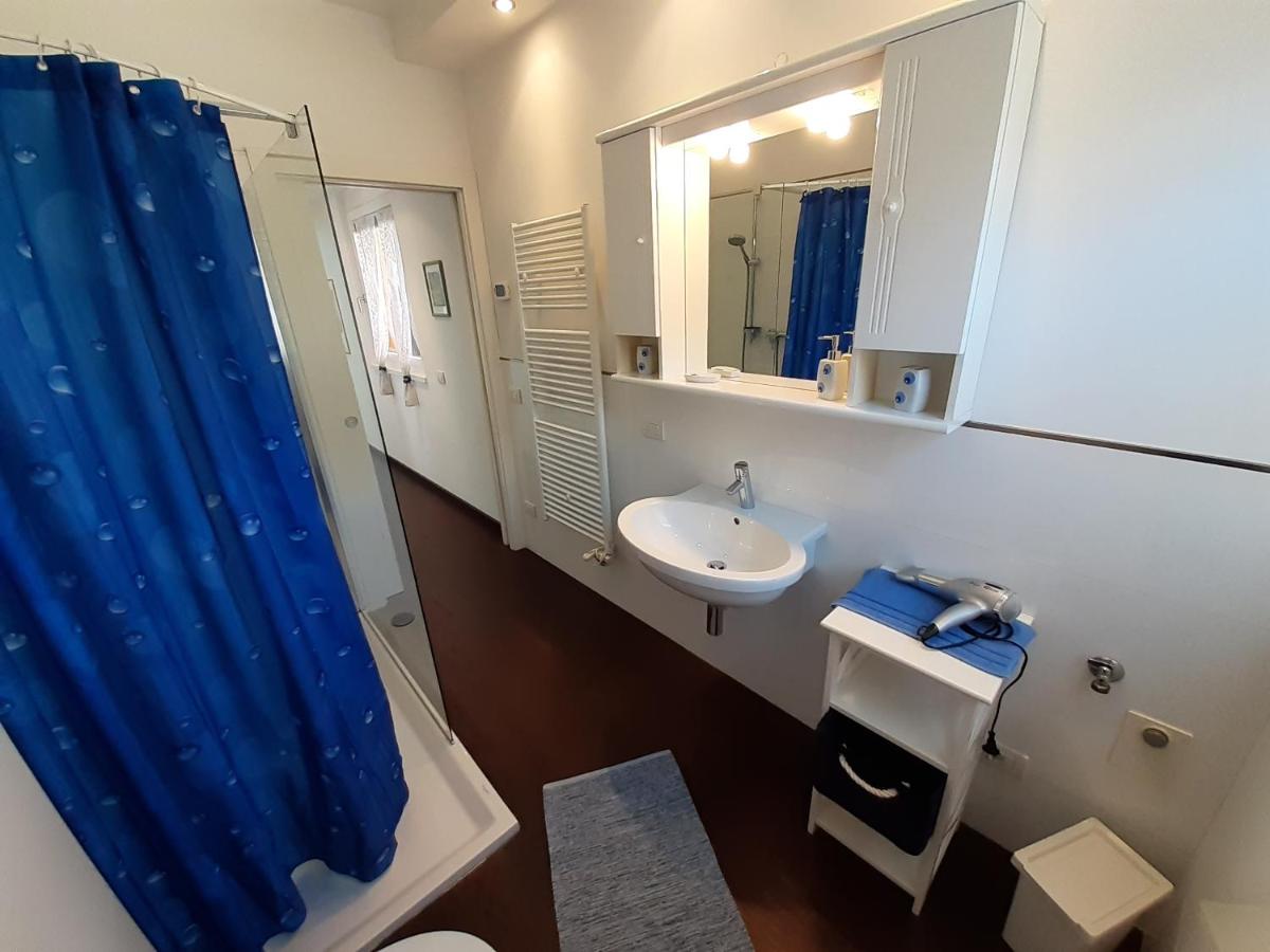 Lake View Apartment - Housity