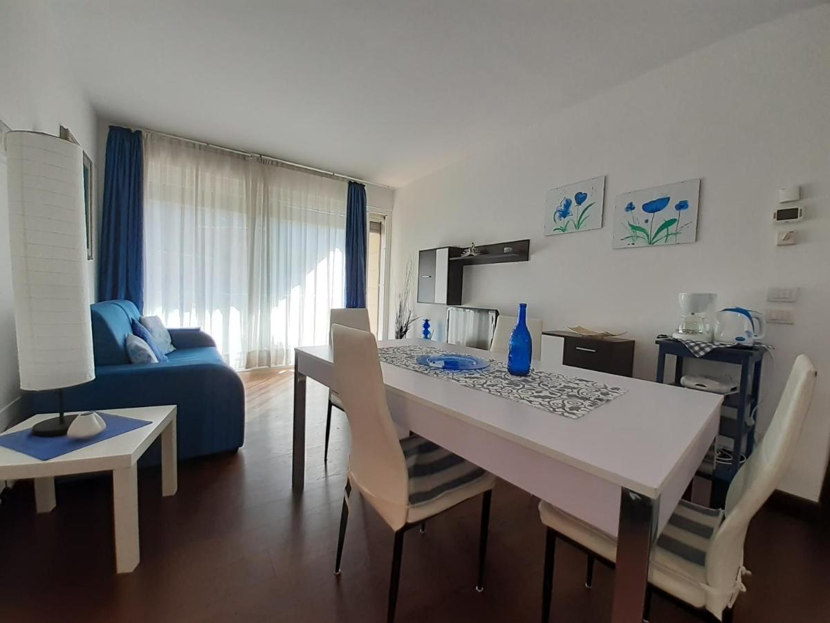 Lake View Apartment - Housity