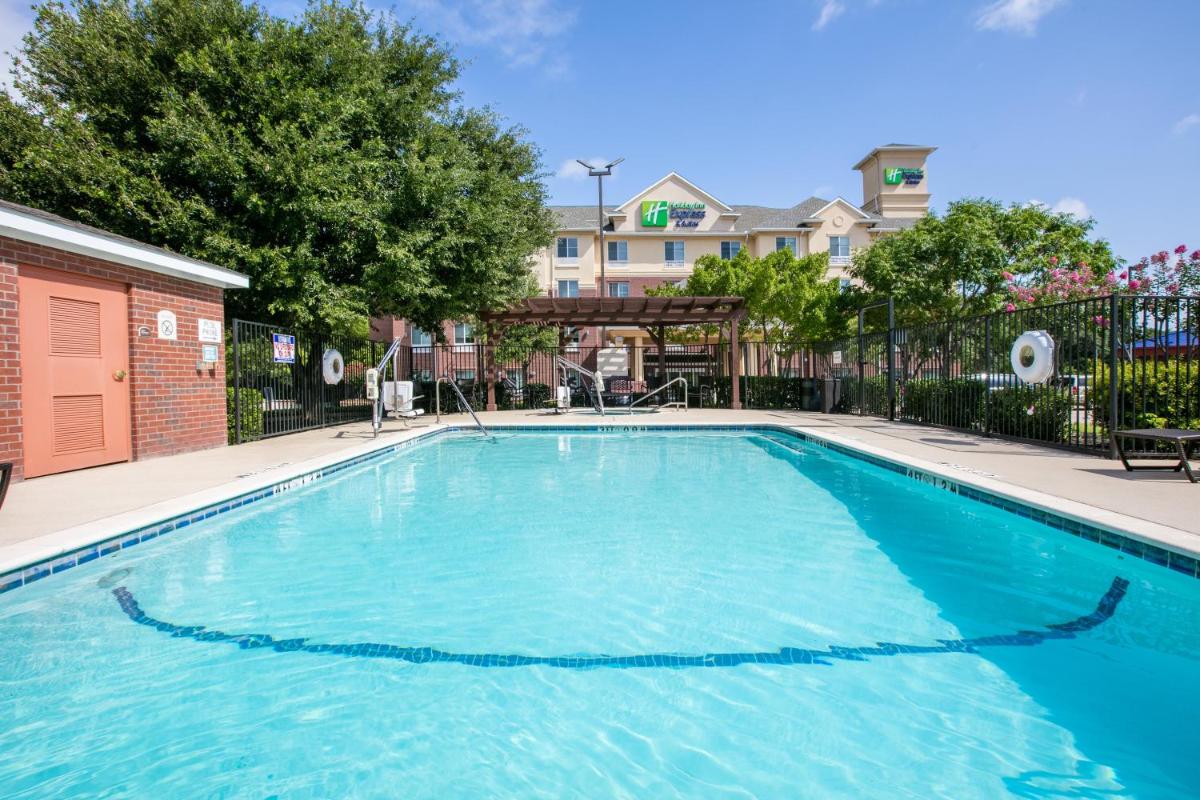 Holiday Inn Express Hotel & Suites Dallas - Grand Prairie I-20 by IHG - Housity