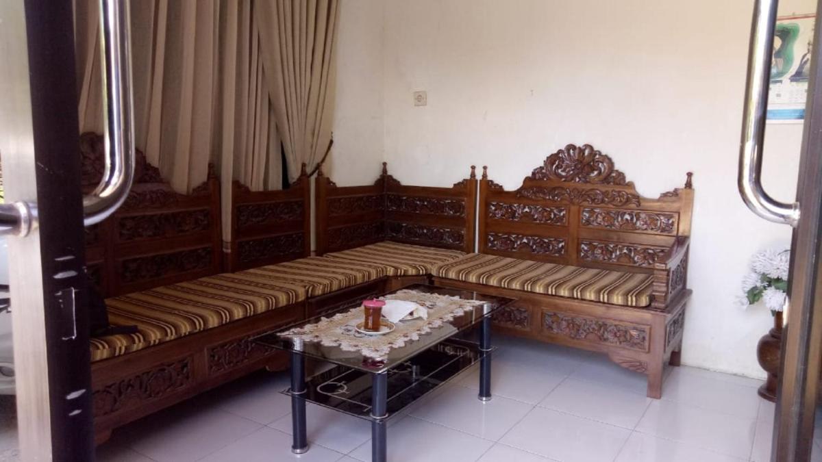 Cheap Inn Banyuwangi - Housity
