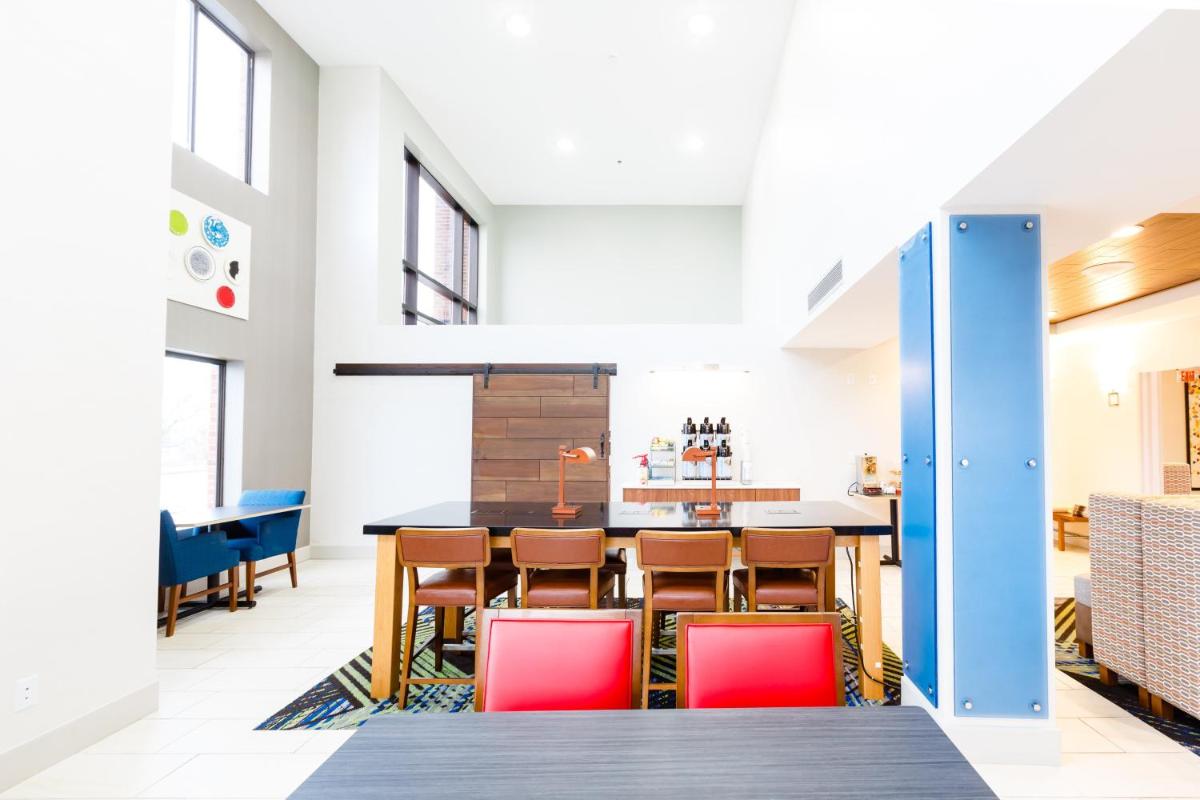 Holiday Inn Express & Suites Shelbyville by IHG - Housity