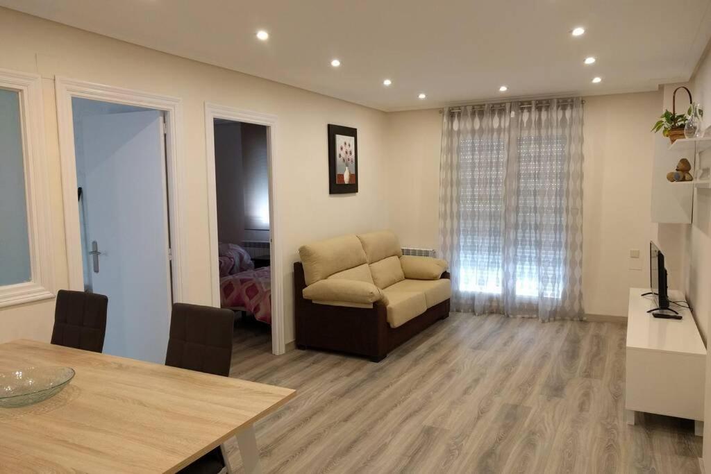 Agradable, luminoso, WIFI, junto al Ayuntamiento - Hizvo
