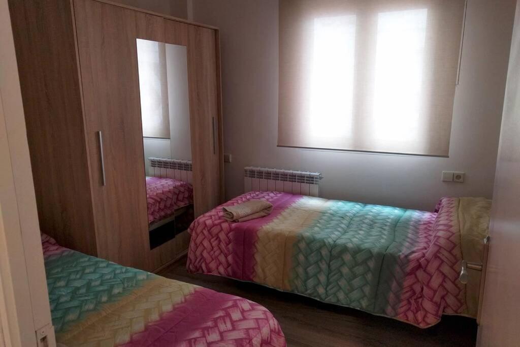 Agradable, luminoso, WIFI, junto al Ayuntamiento - Hizvo