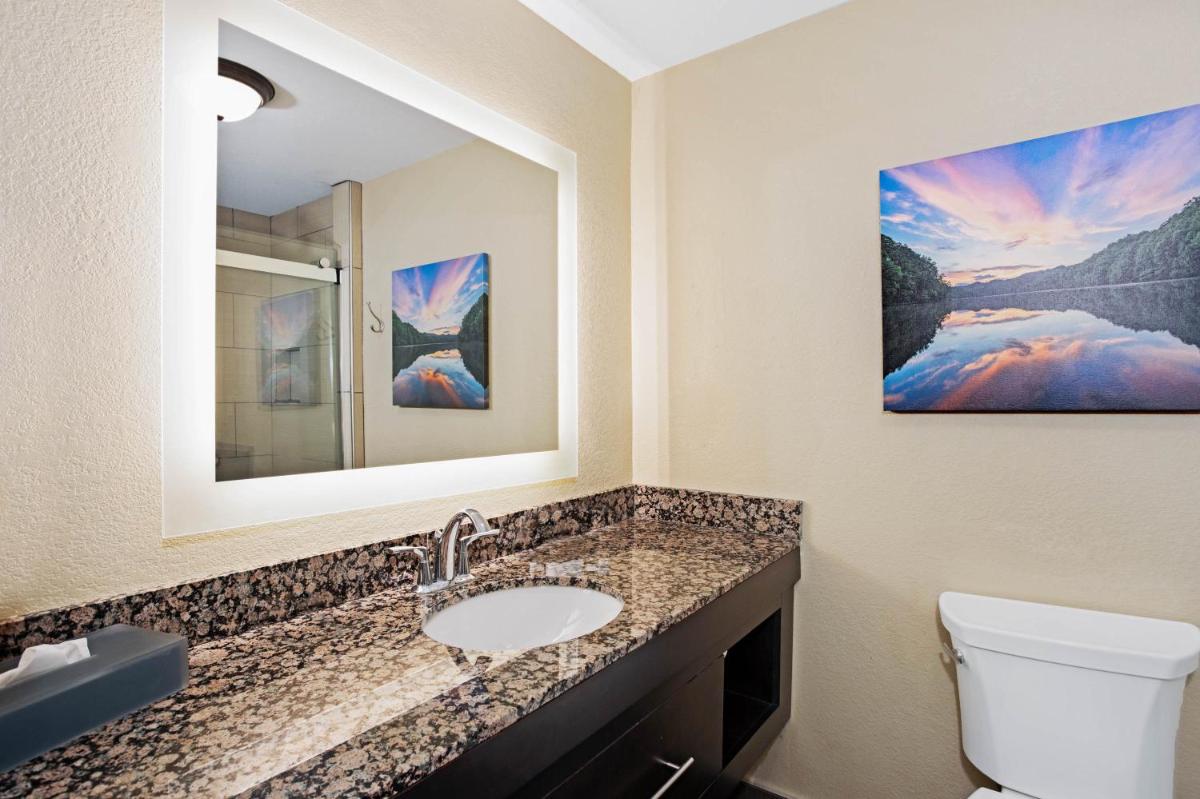 La Quinta by Wyndham Lexington South / Hamburg - Housity