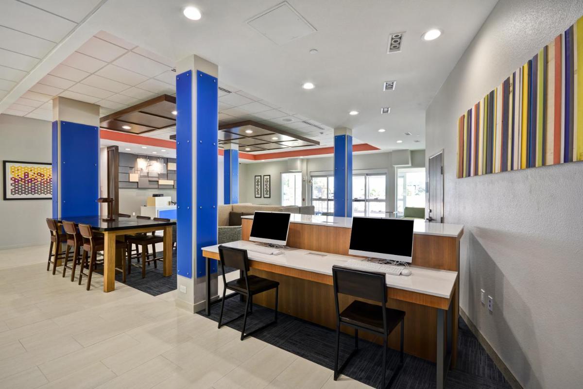 Holiday Inn Express & Suites - Houston NASA - Boardwalk Area, an IHG Hotel - Housity