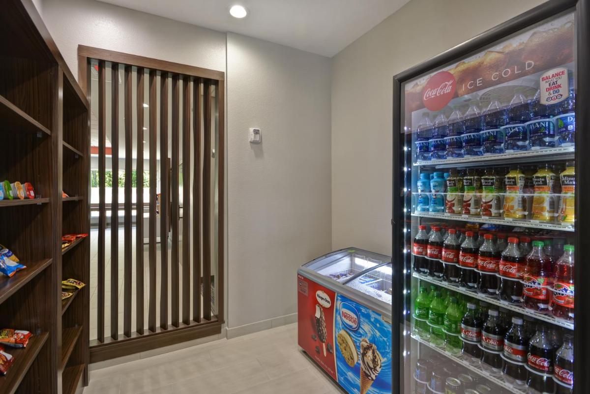 Holiday Inn Express & Suites - Houston NASA - Boardwalk Area, an IHG Hotel - Housity