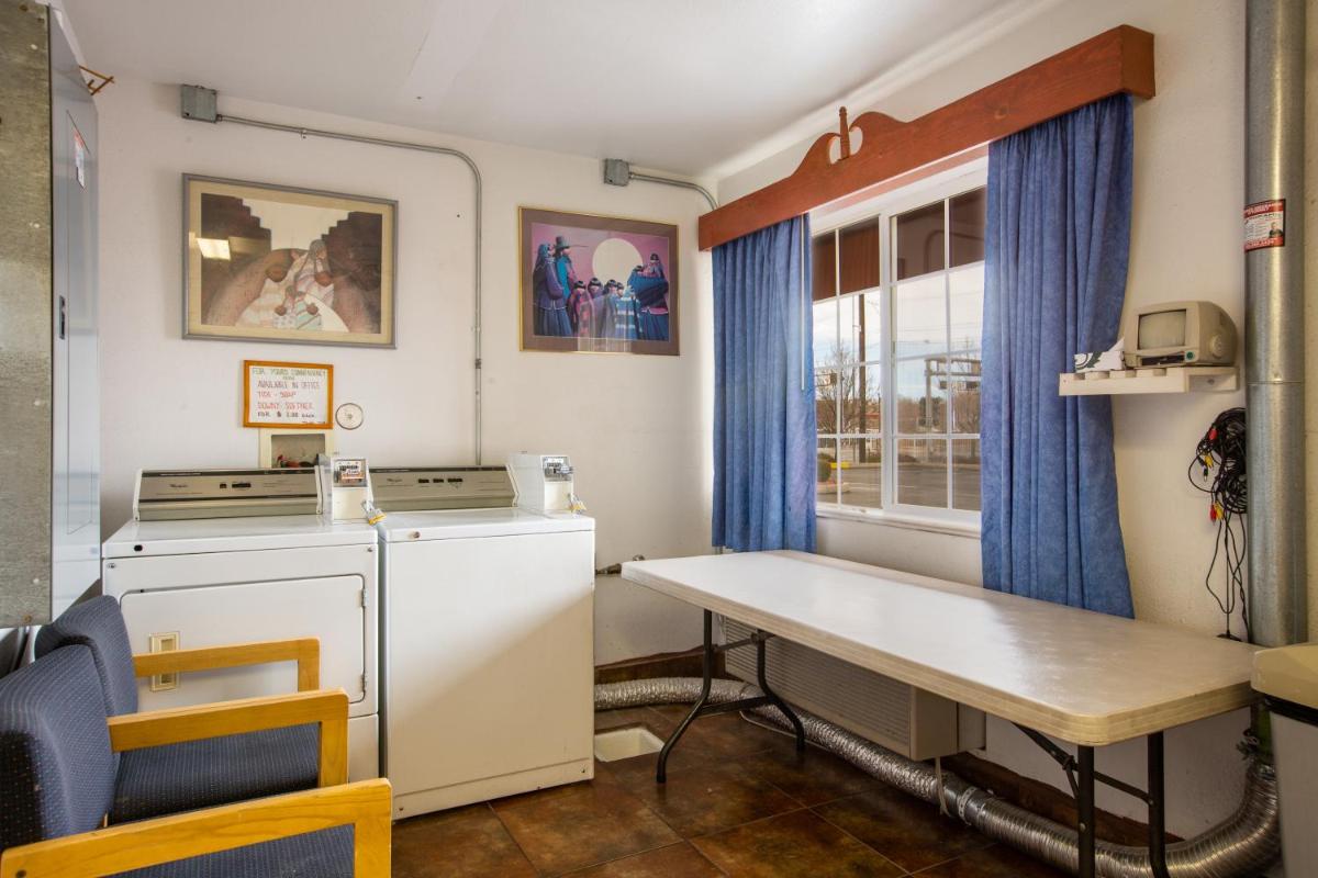 Sandia Peak Inn at Old Town Albuquerque - Housity