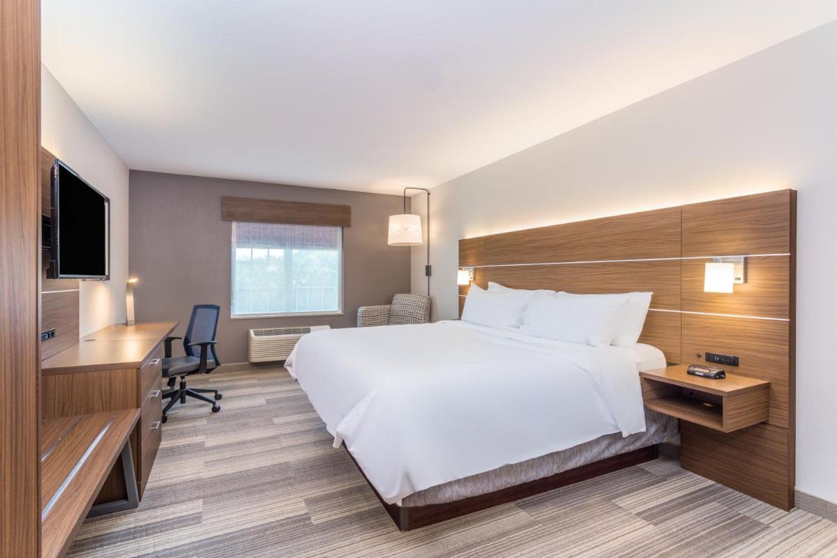 Holiday Inn Express Hotel & Suites Eau Claire North by IHG - Housity