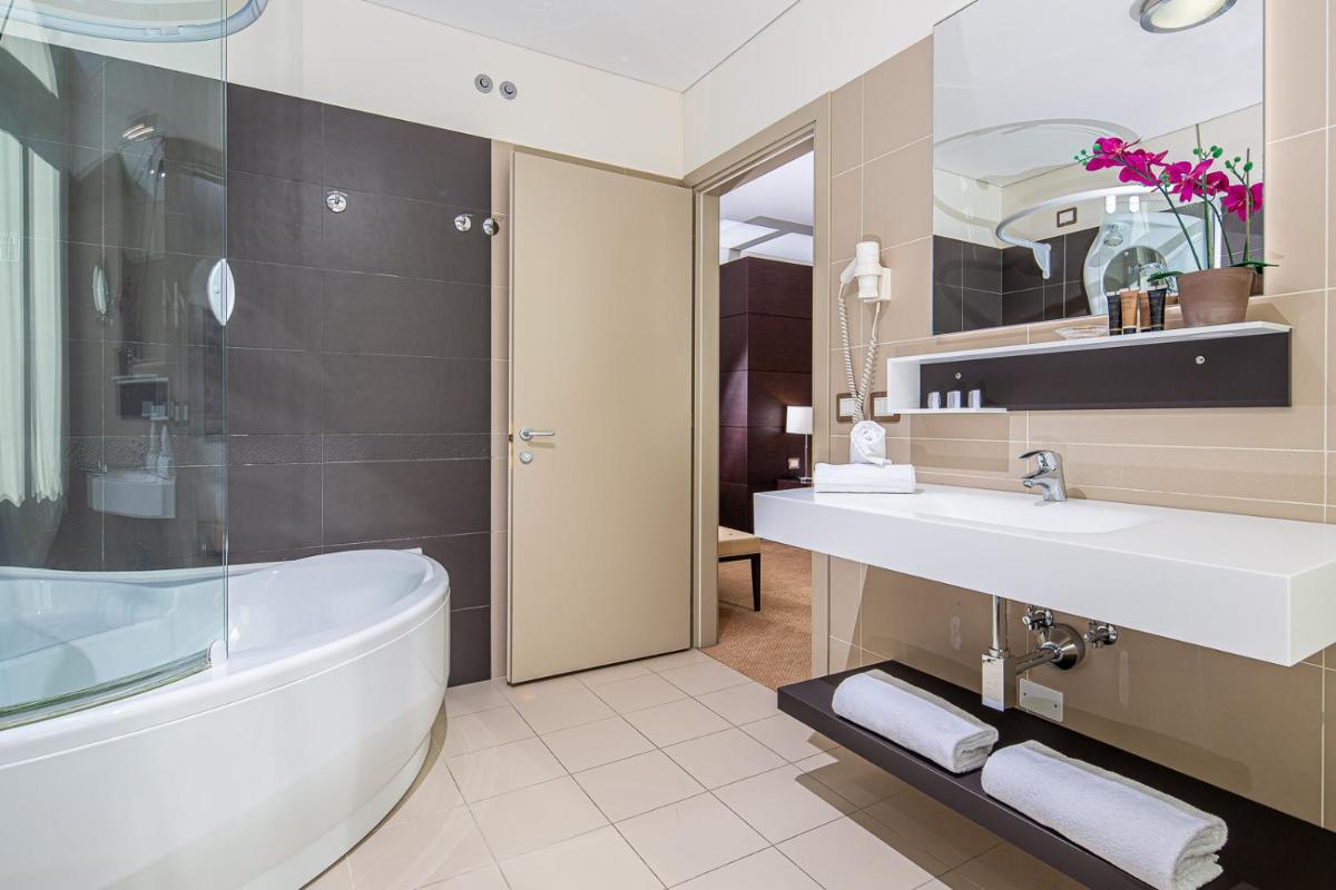 Europalace Hotel, BW Signature Collection - Housity
