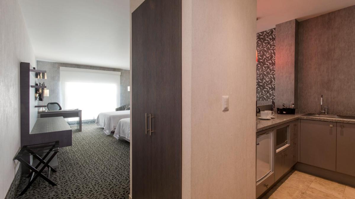 Holiday Inn Express & Suites Queretaro by IHG - Housity
