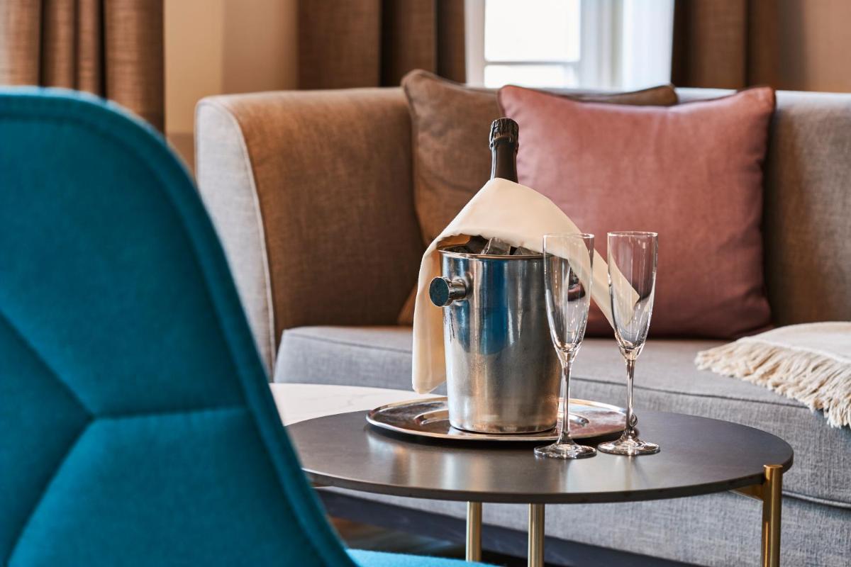 Ein Sitzbereich in der Unterkunft Steigenberger Hotel de Saxe Ein Sitzbereich in der Unterkunft Steigenberger Hotel de Saxe