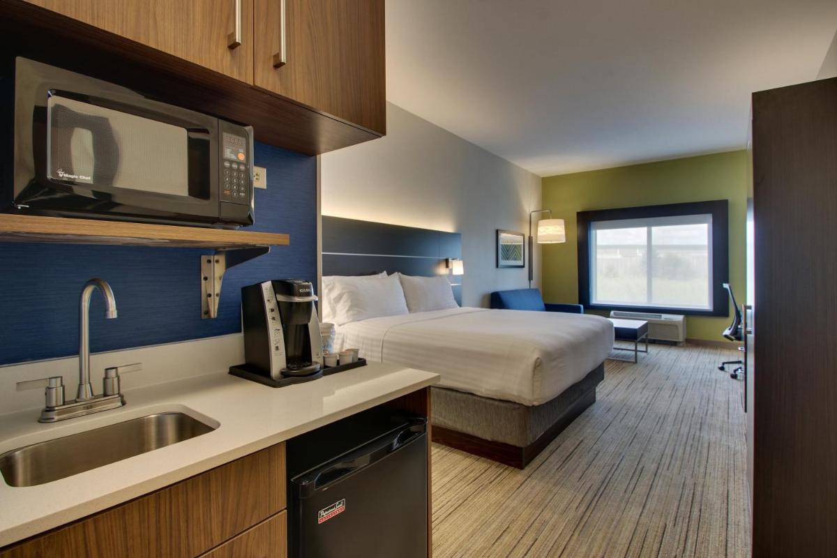Holiday Inn Express Hotel & Suites Morris by IHG - Housity