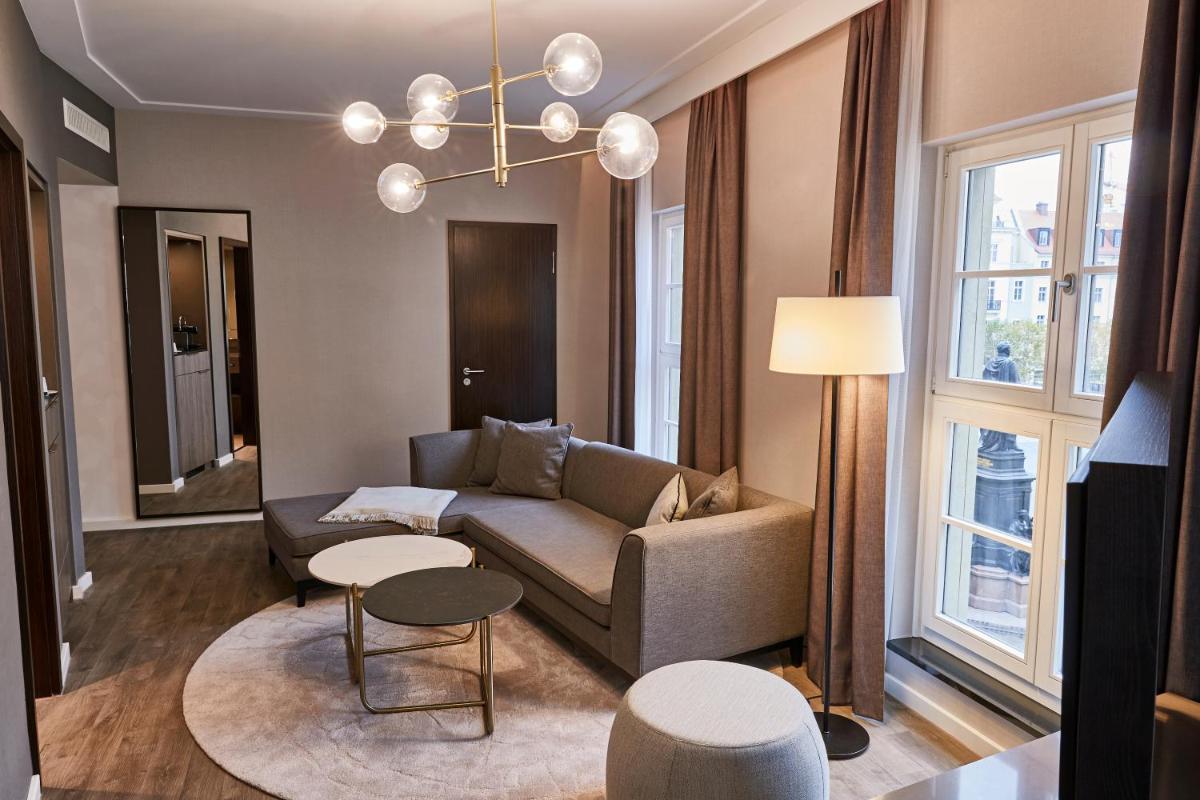 Ein Sitzbereich in der Unterkunft Steigenberger Hotel de Saxe Ein Sitzbereich in der Unterkunft Steigenberger Hotel de Saxe