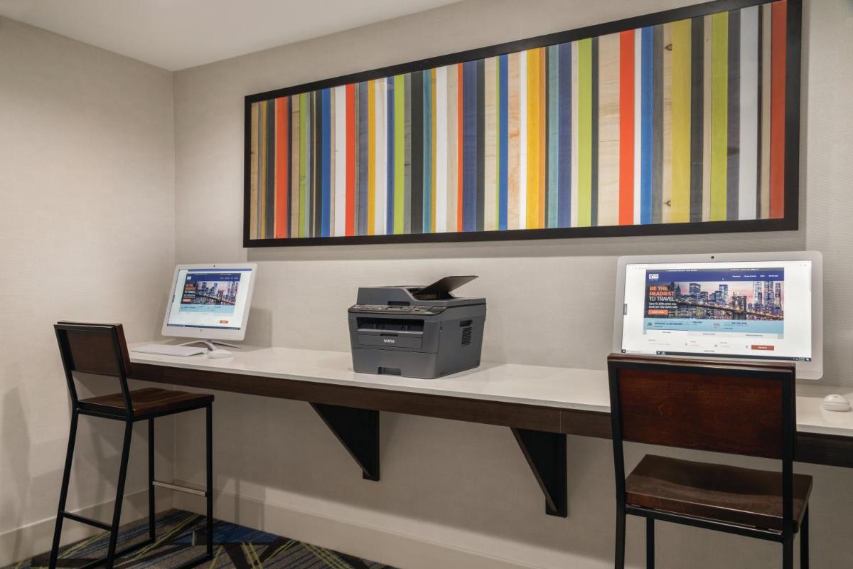 Holiday Inn Express Hotel & Suites Lawton-Fort Sill by IHG - Housity