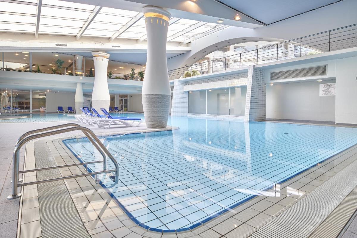 Piscine de l'établissement Club Vacances Bleues Les Jardins De l'Atlantique ou située à proximité