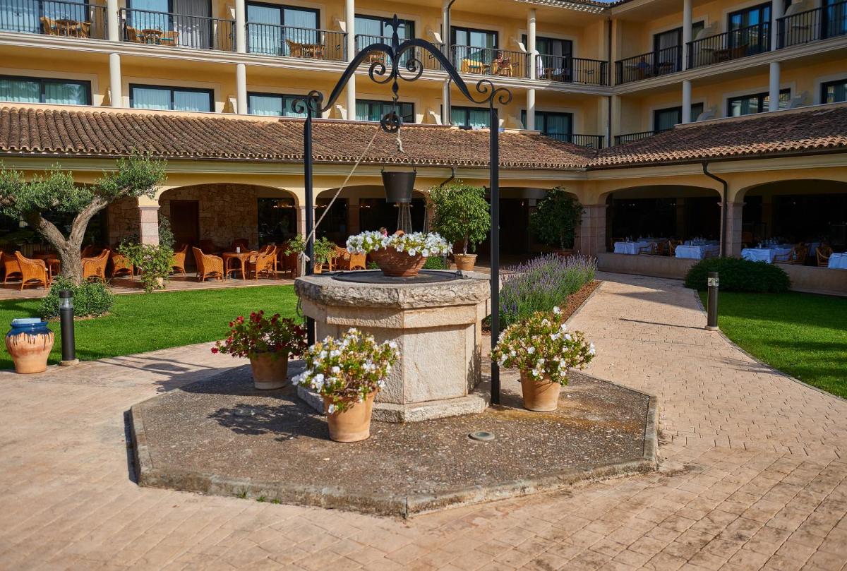 Jardín al aire libre en CM Mallorca Palace - Only Adults