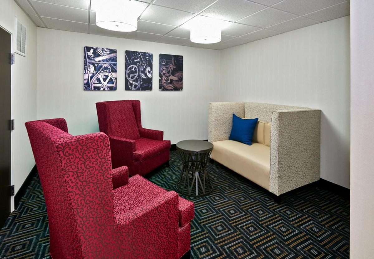 Holiday Inn Express & Suites Birmingham South - Pelham, an IHG Hotel - Housity