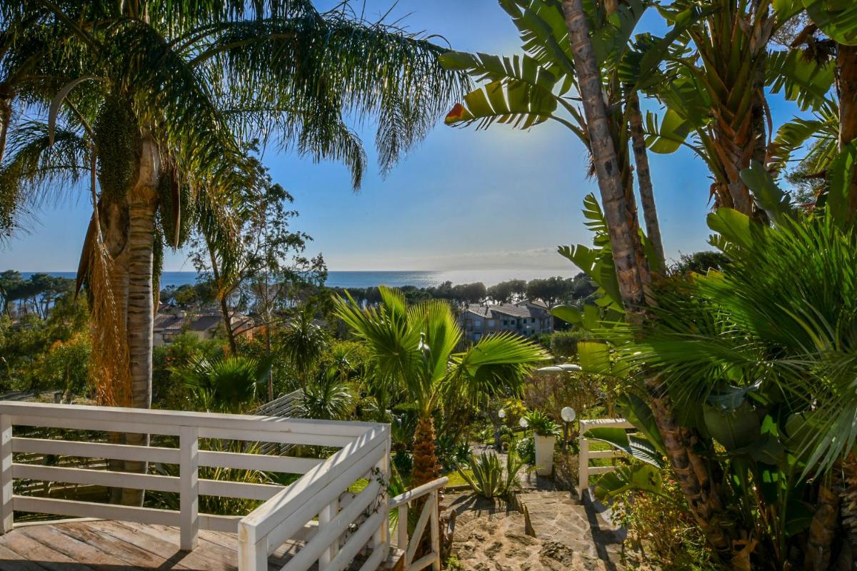 Charming Villas and Suites with Pool and Garden - Praialonga - Housity