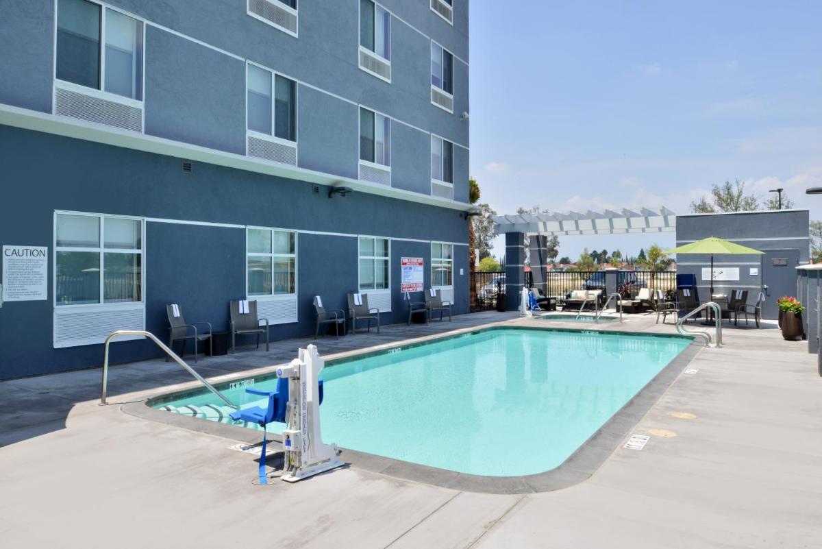 Holiday Inn Express Hotels & Suites Loma Linda by IHG - Housity